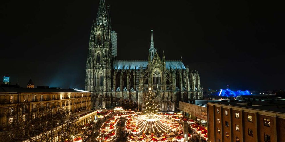 Weihnachtsmarkt auf dem Kölner Domplatz