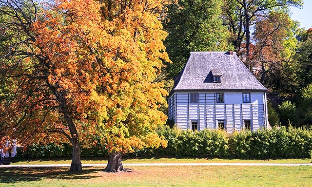 goethes gartenhaus im herbstlichen weimar